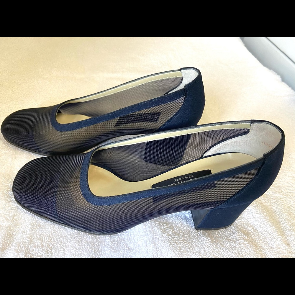 Vintage Kenneth Cole navy heels